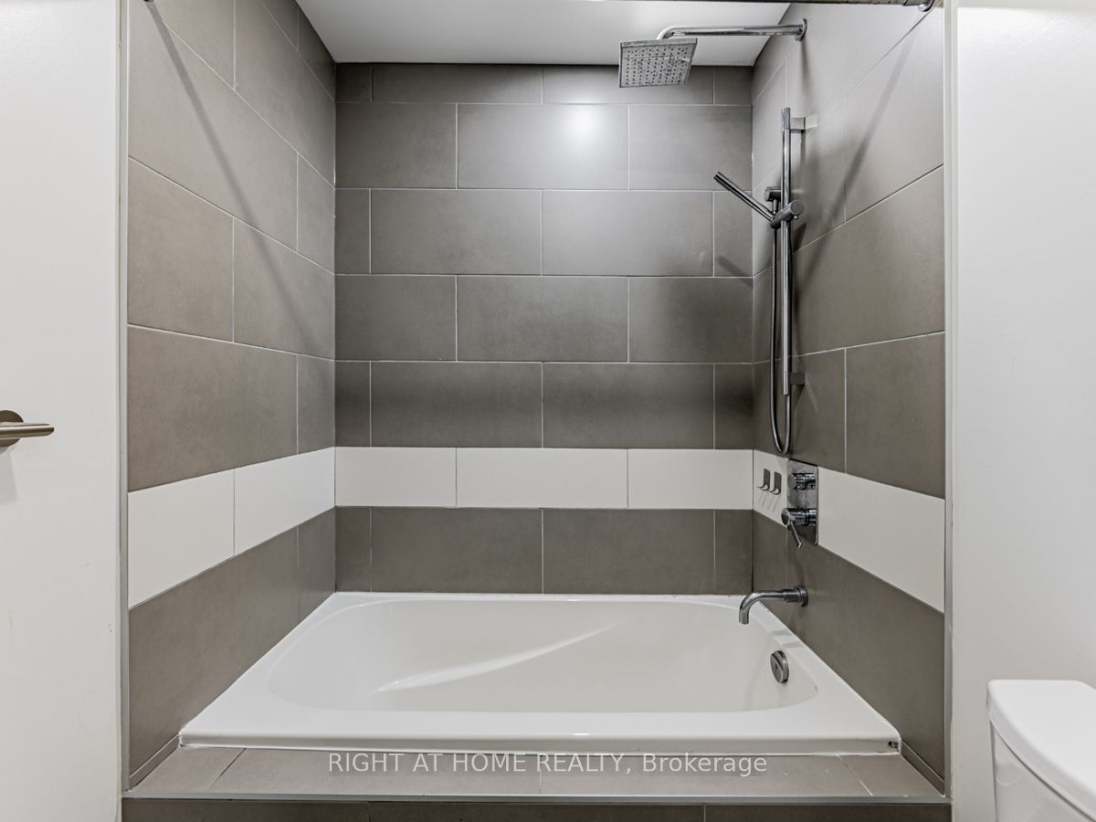 197 Yonge St, #1204