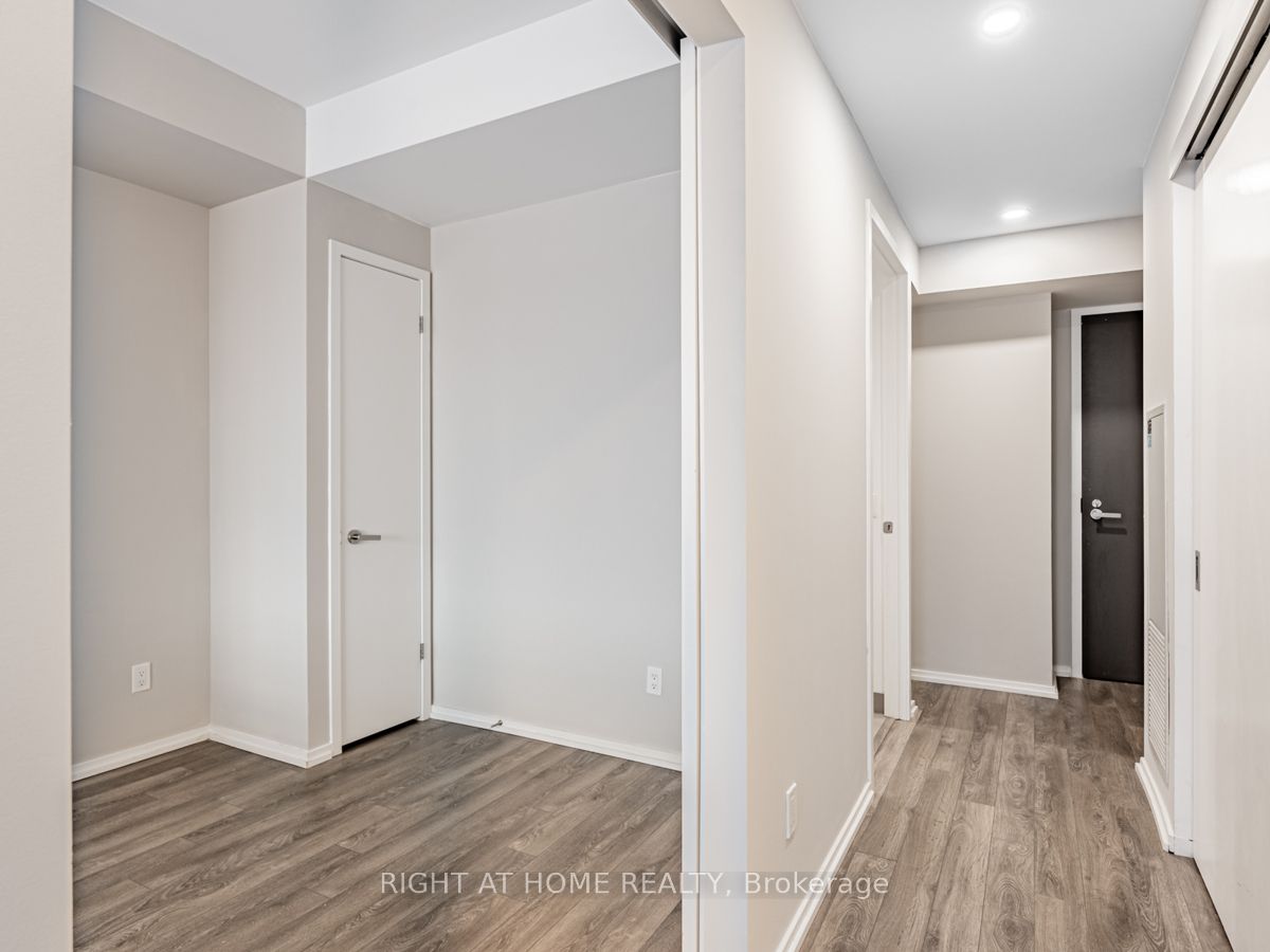 197 Yonge St, #1204