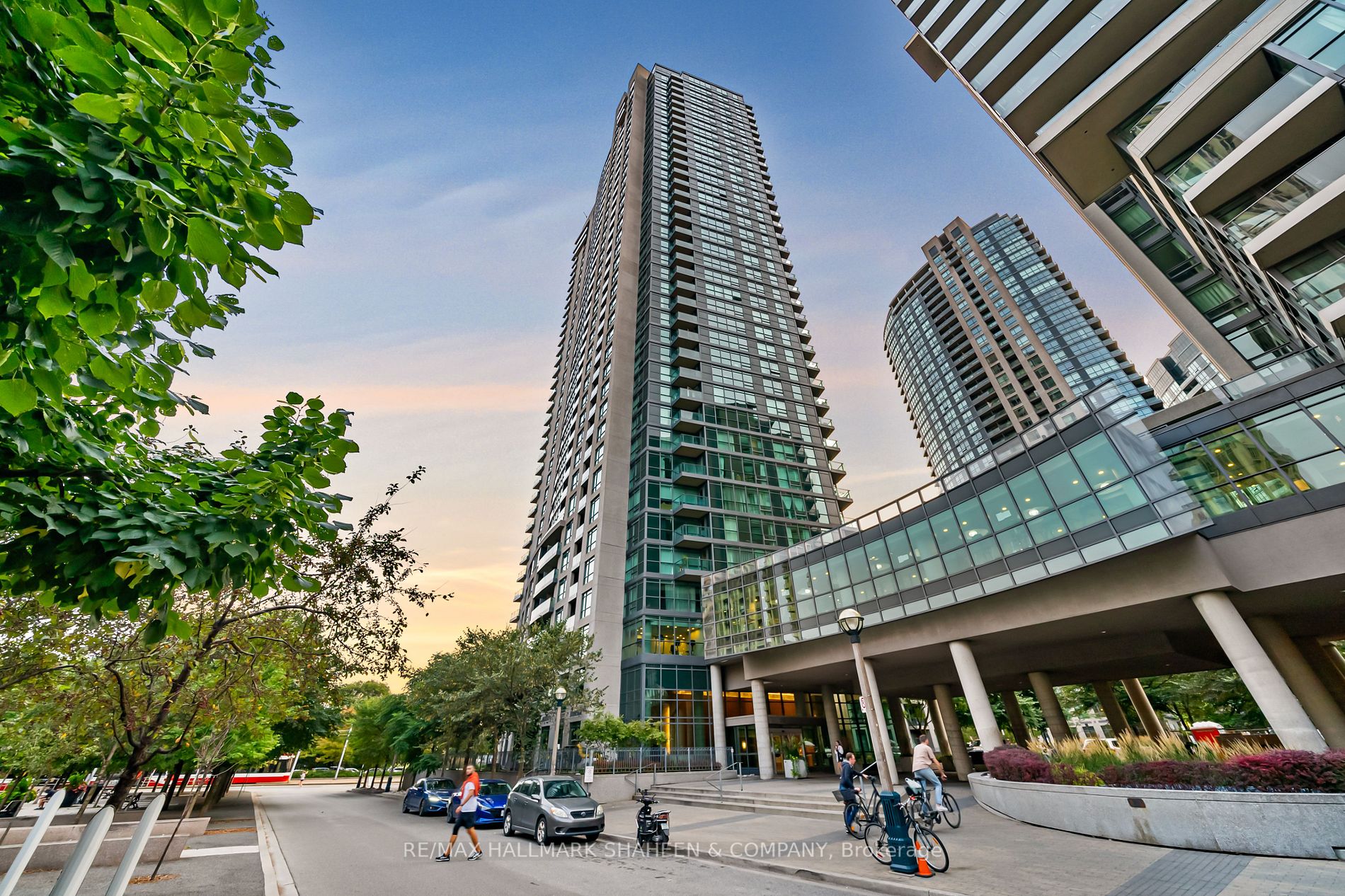 215 Fort York Blvd, #419