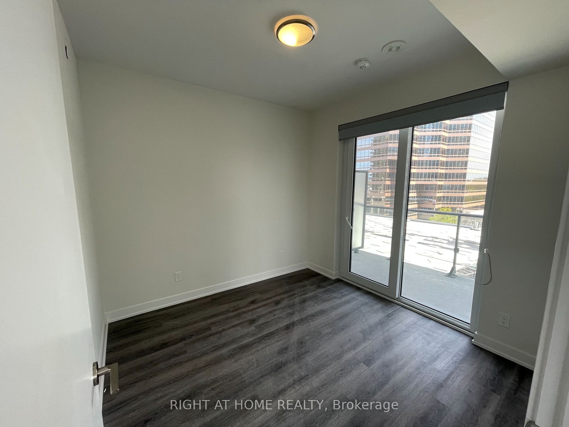 15 Ellerslie Ave, #502