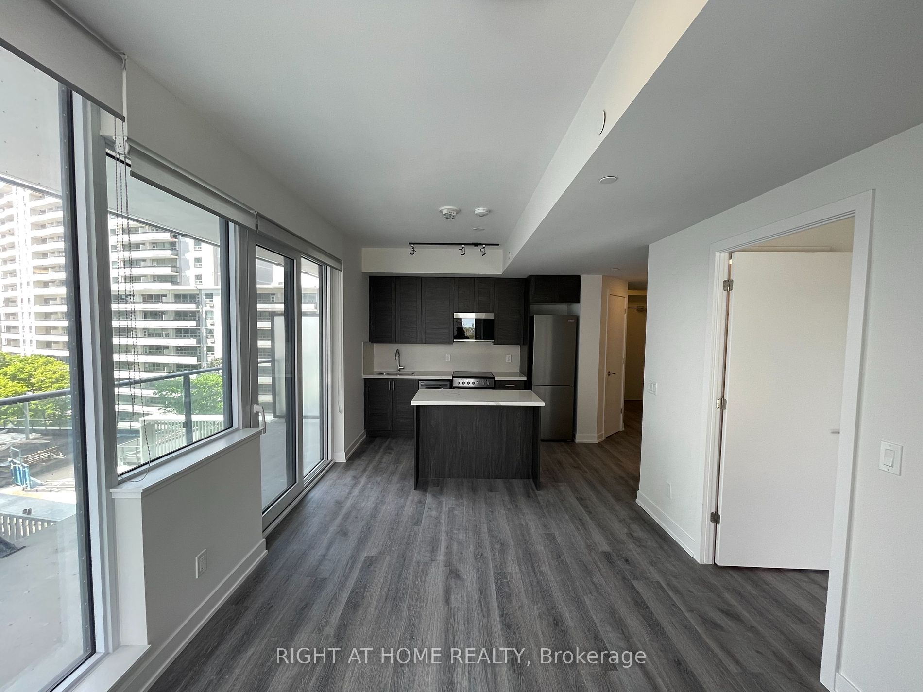 15 Ellerslie Ave, #502