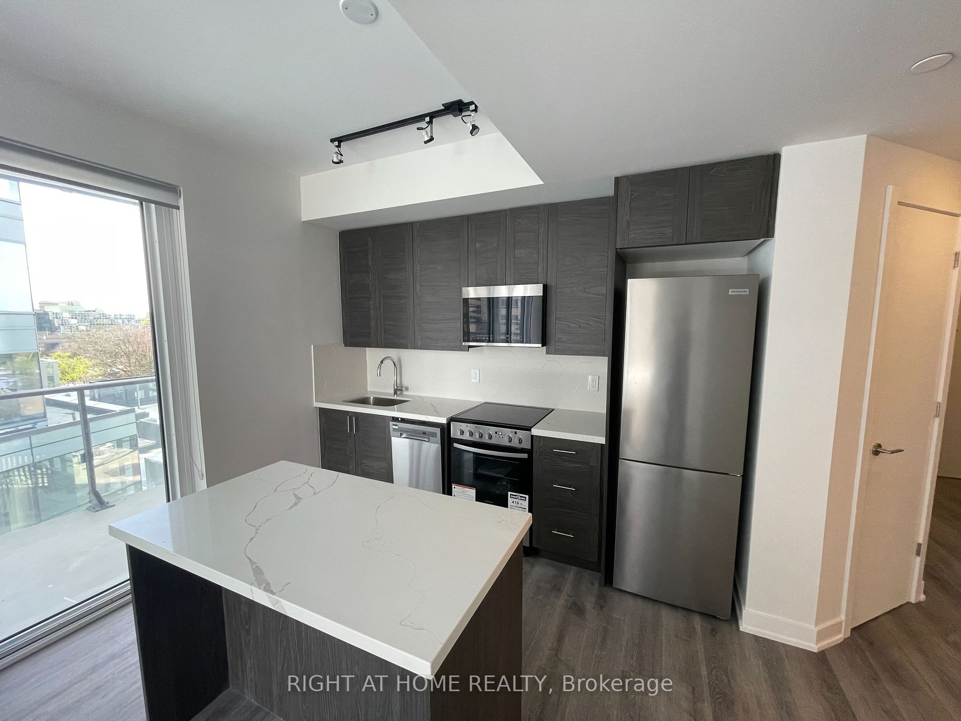 15 Ellerslie Ave, #502