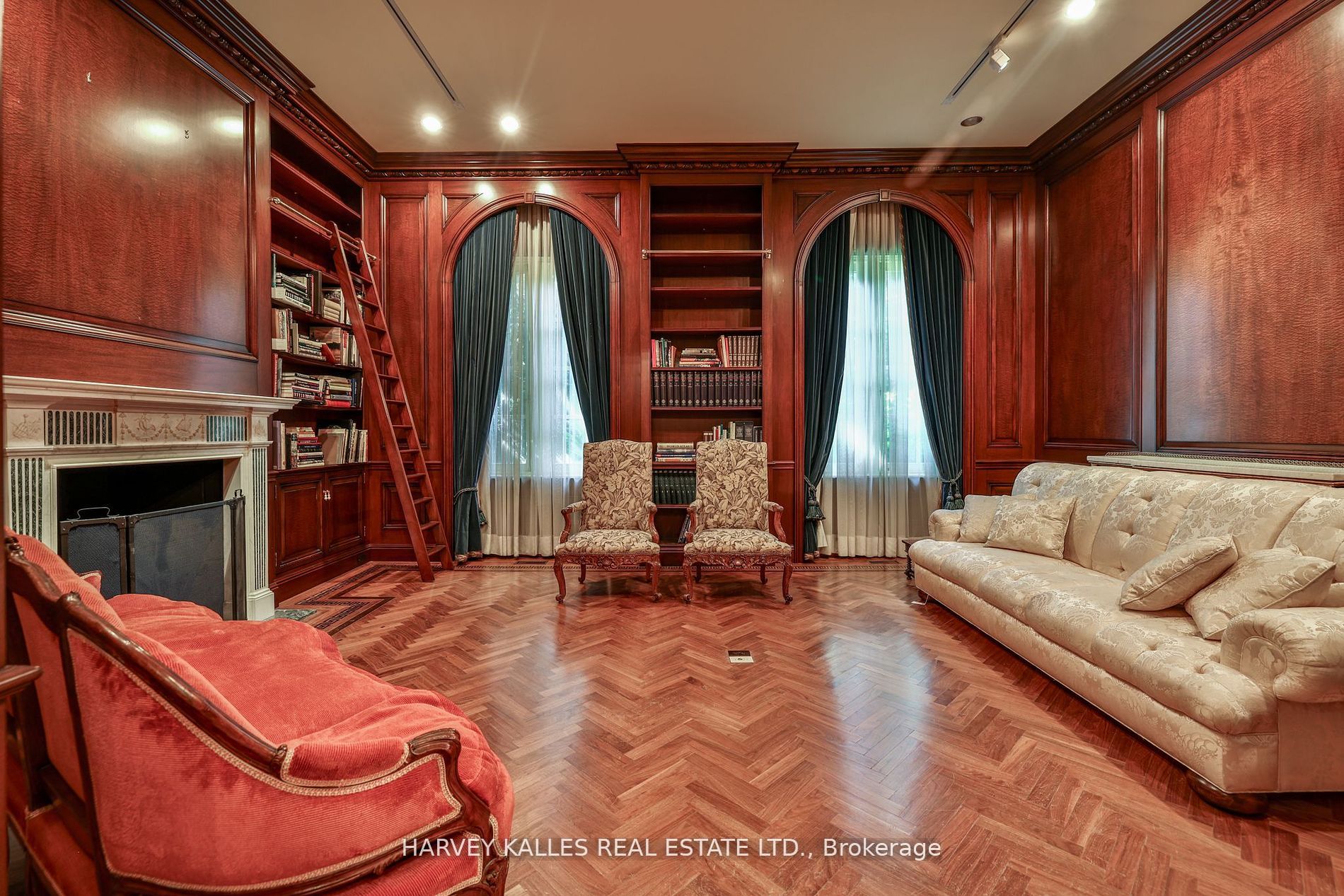 71 Hillholm Rd