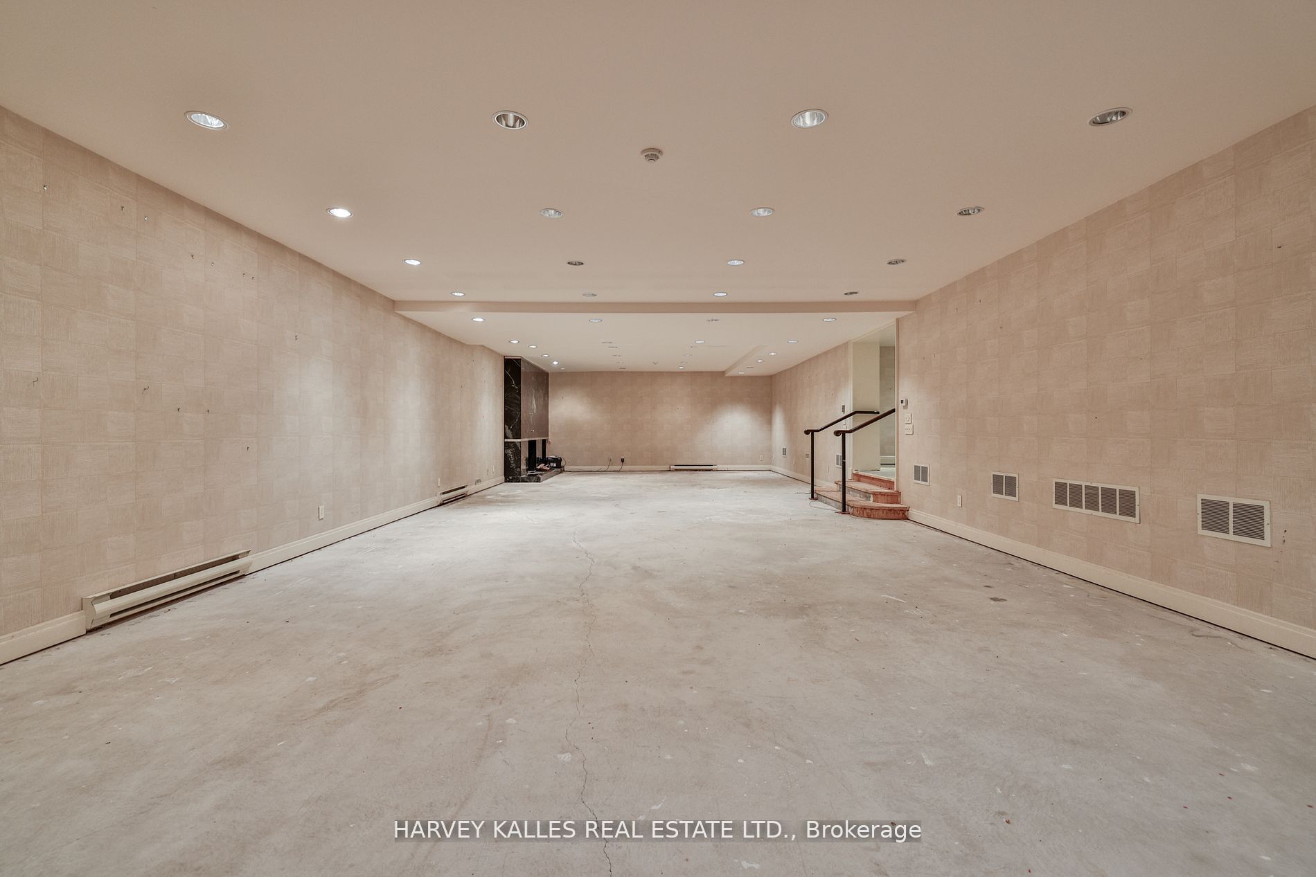 71 Hillholm Rd