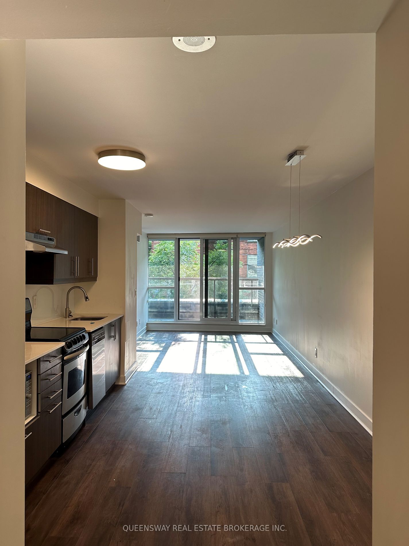 320 Richmond St E, #208