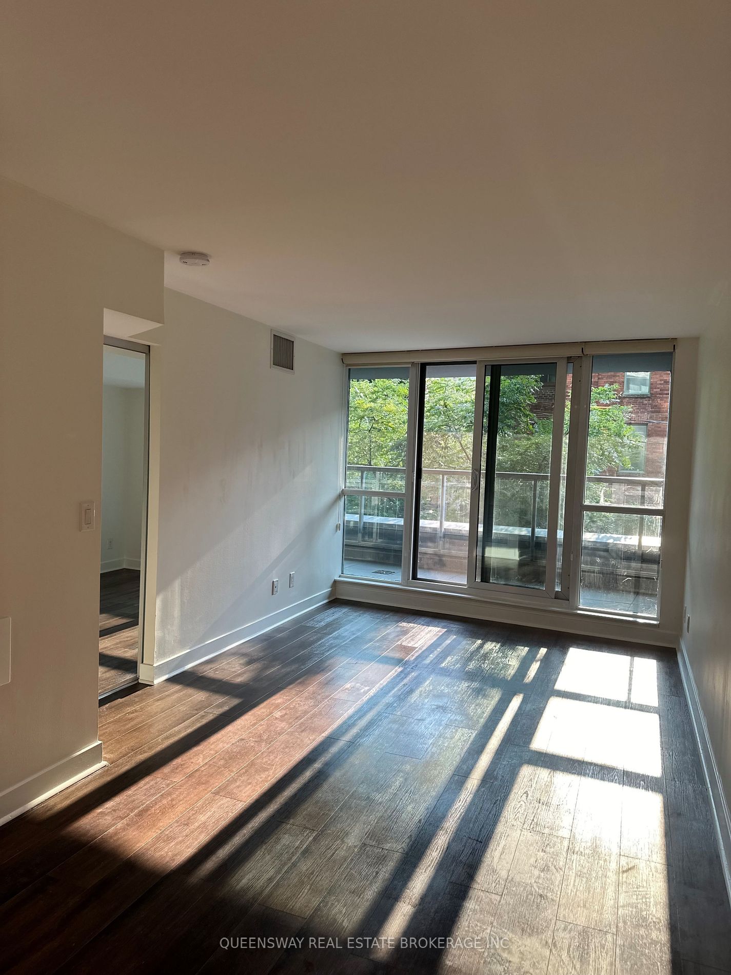 320 Richmond St E, #208