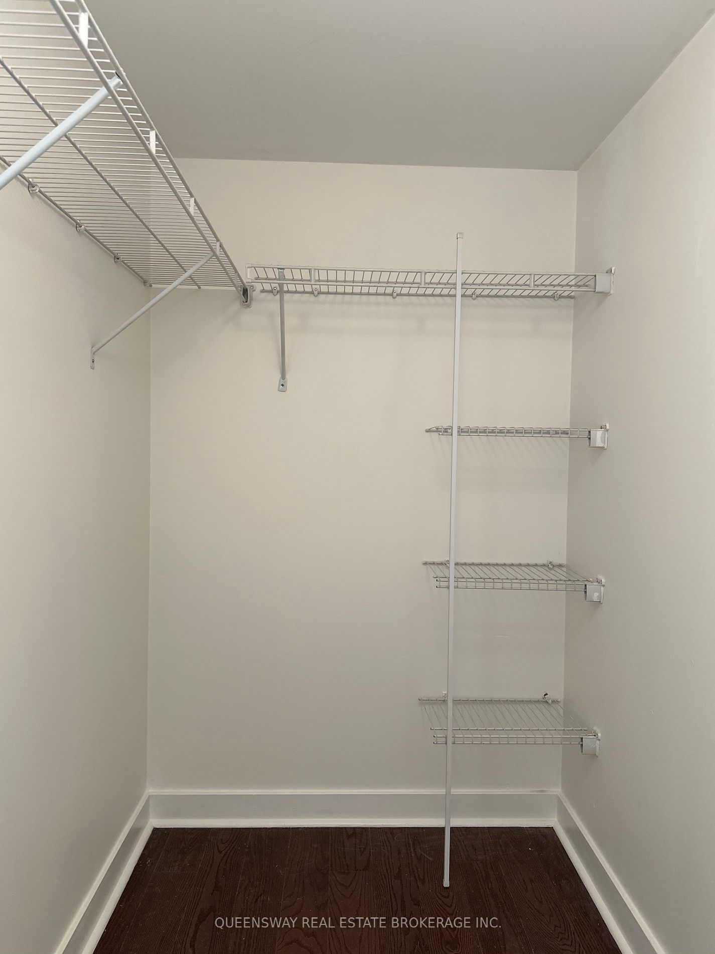 320 Richmond St E, #208