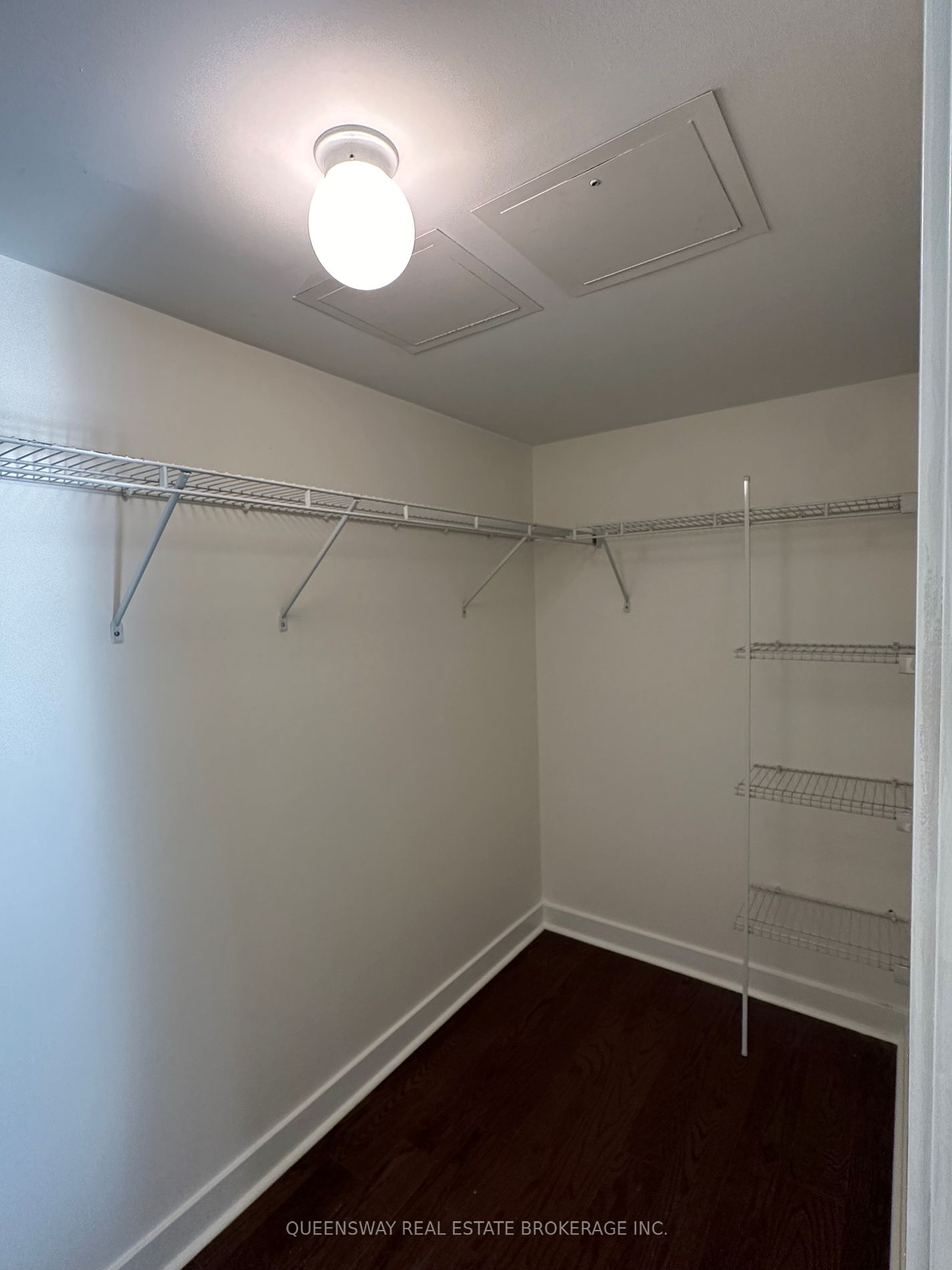 320 Richmond St E, #208
