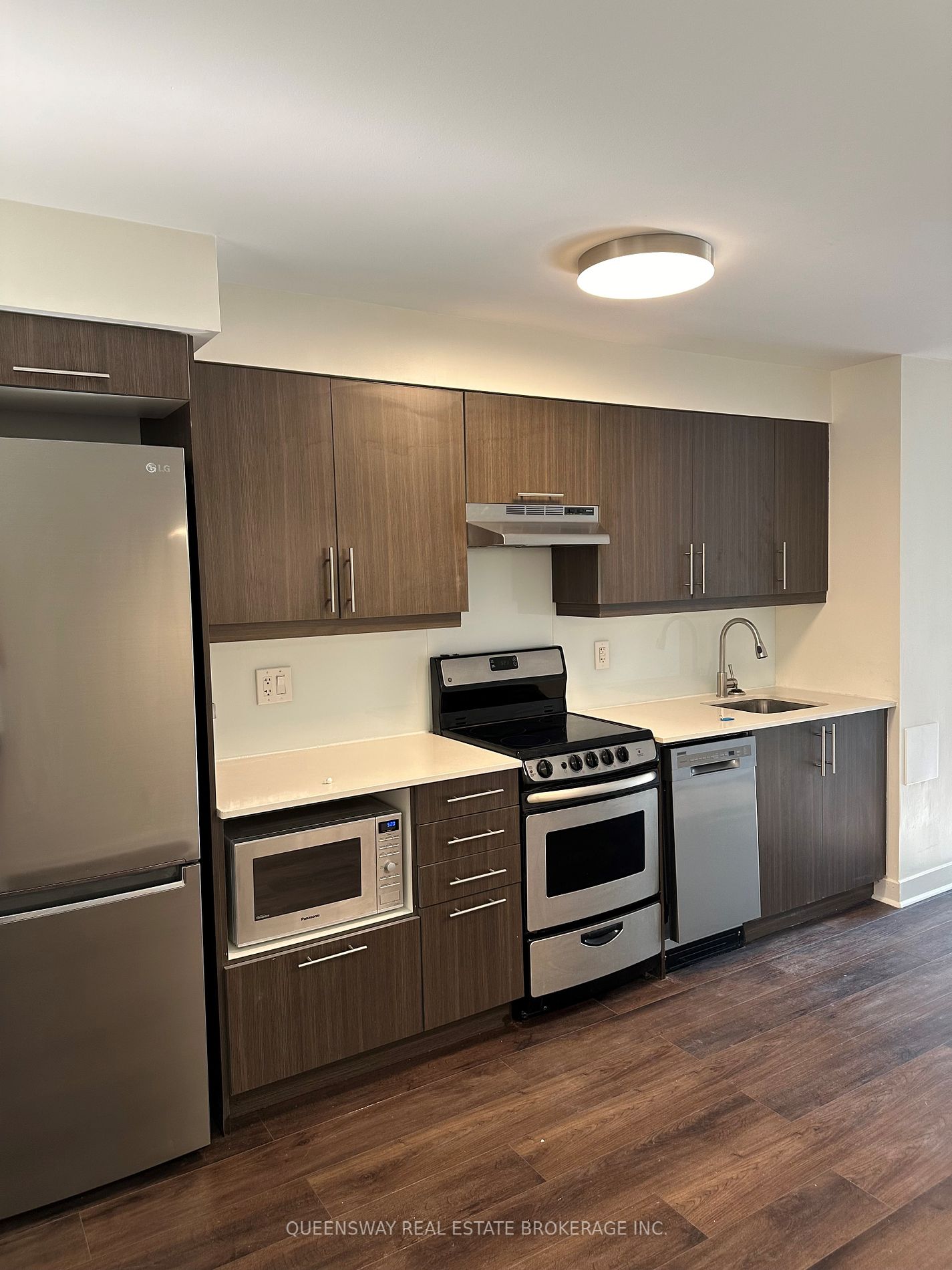 320 Richmond St E, #208