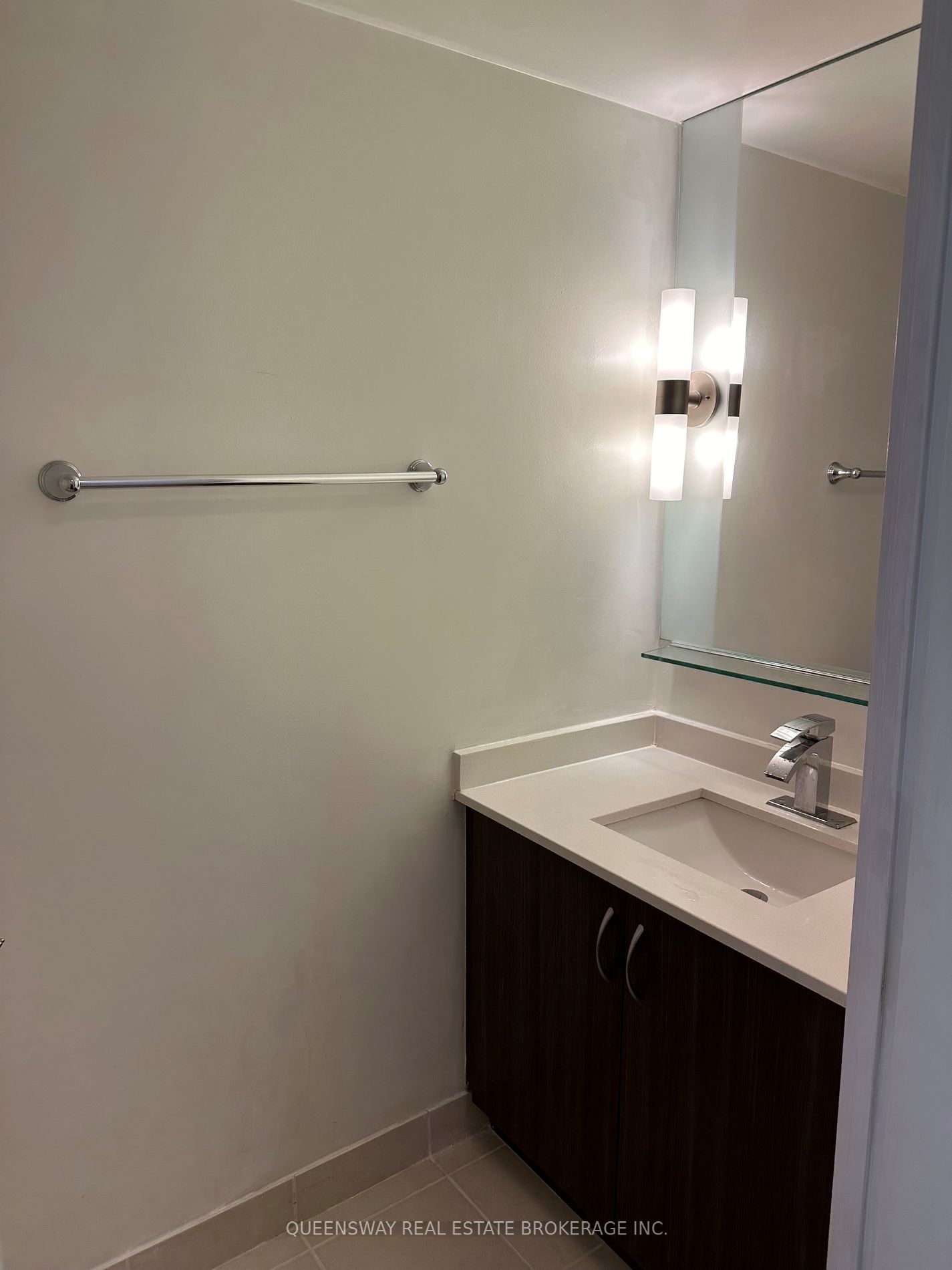 320 Richmond St E, #208