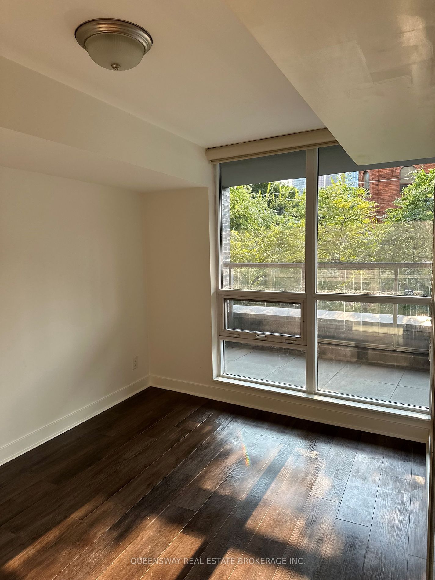 320 Richmond St E, #208