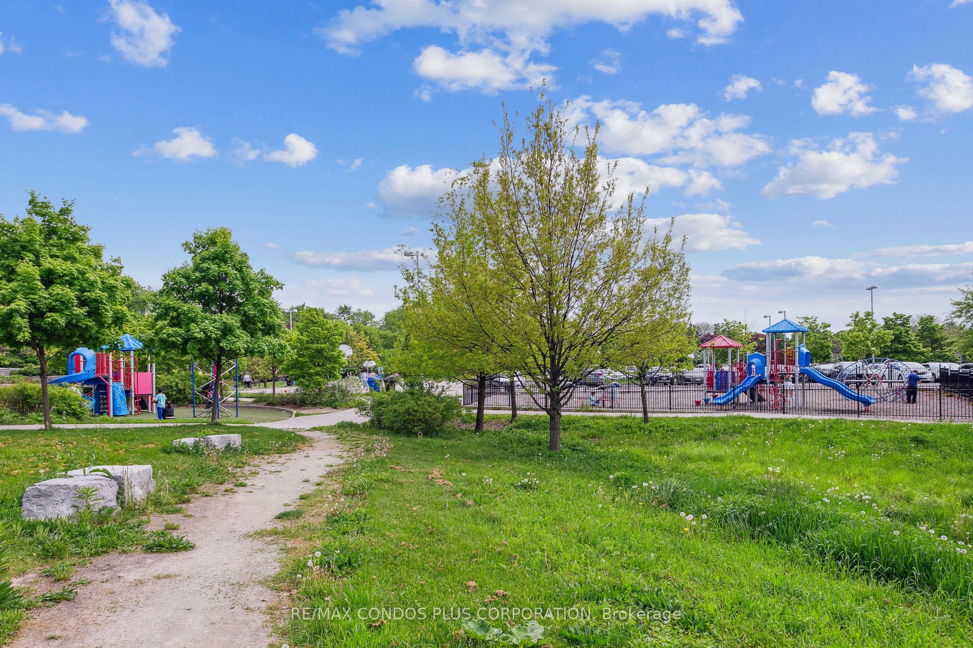 118 Finch Ave W, #20