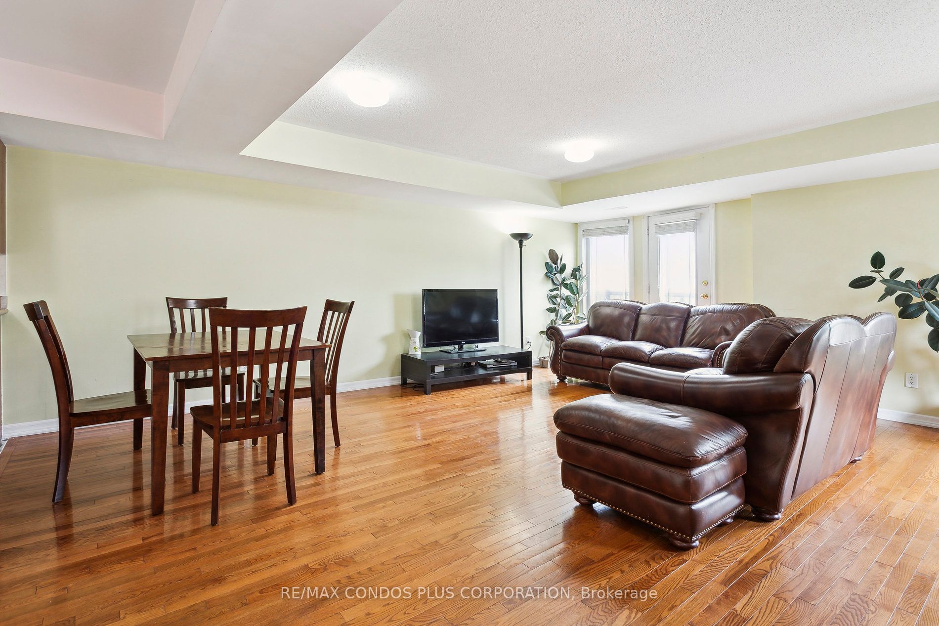 118 Finch Ave W, #20
