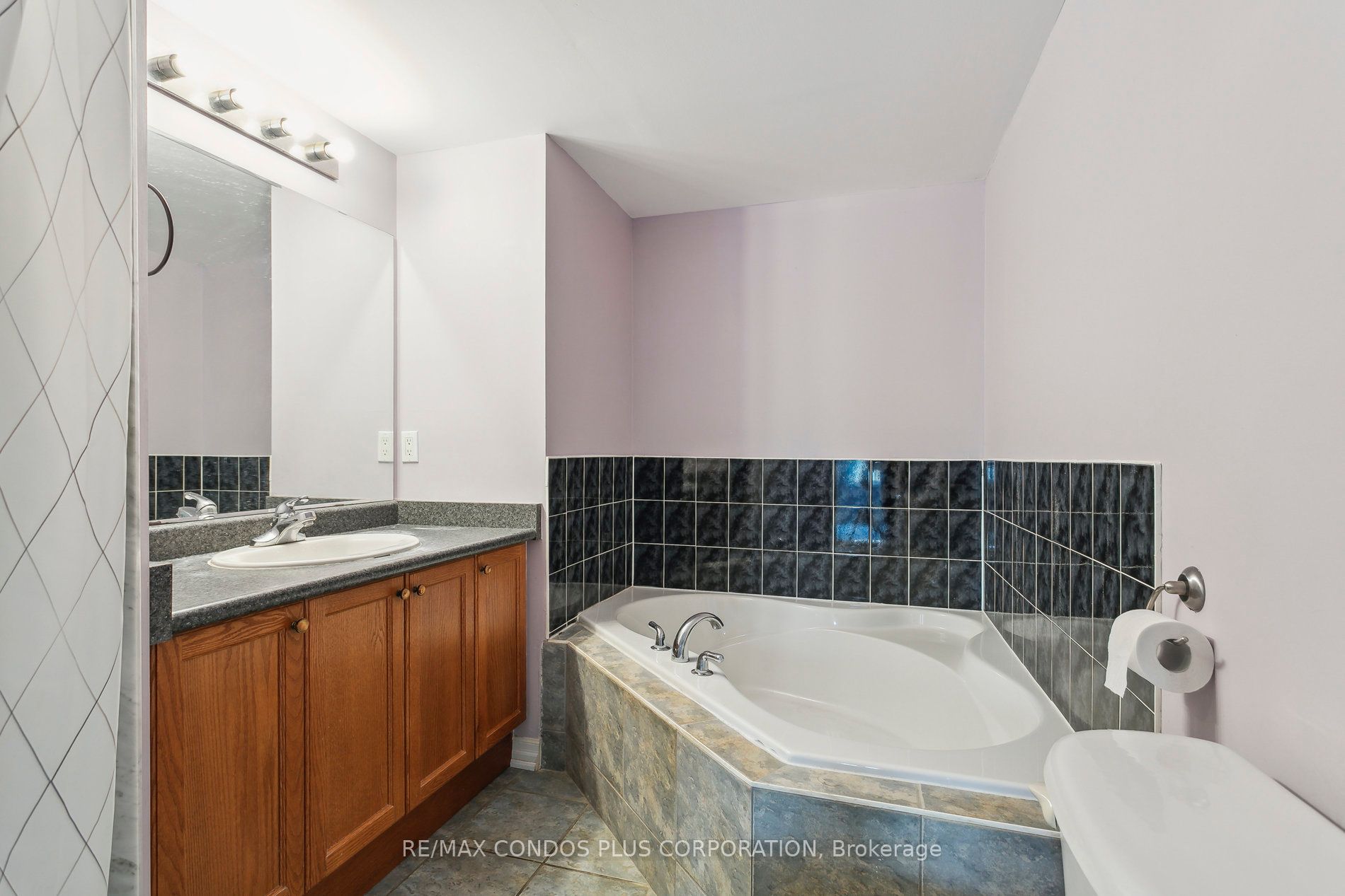 118 Finch Ave W, #20
