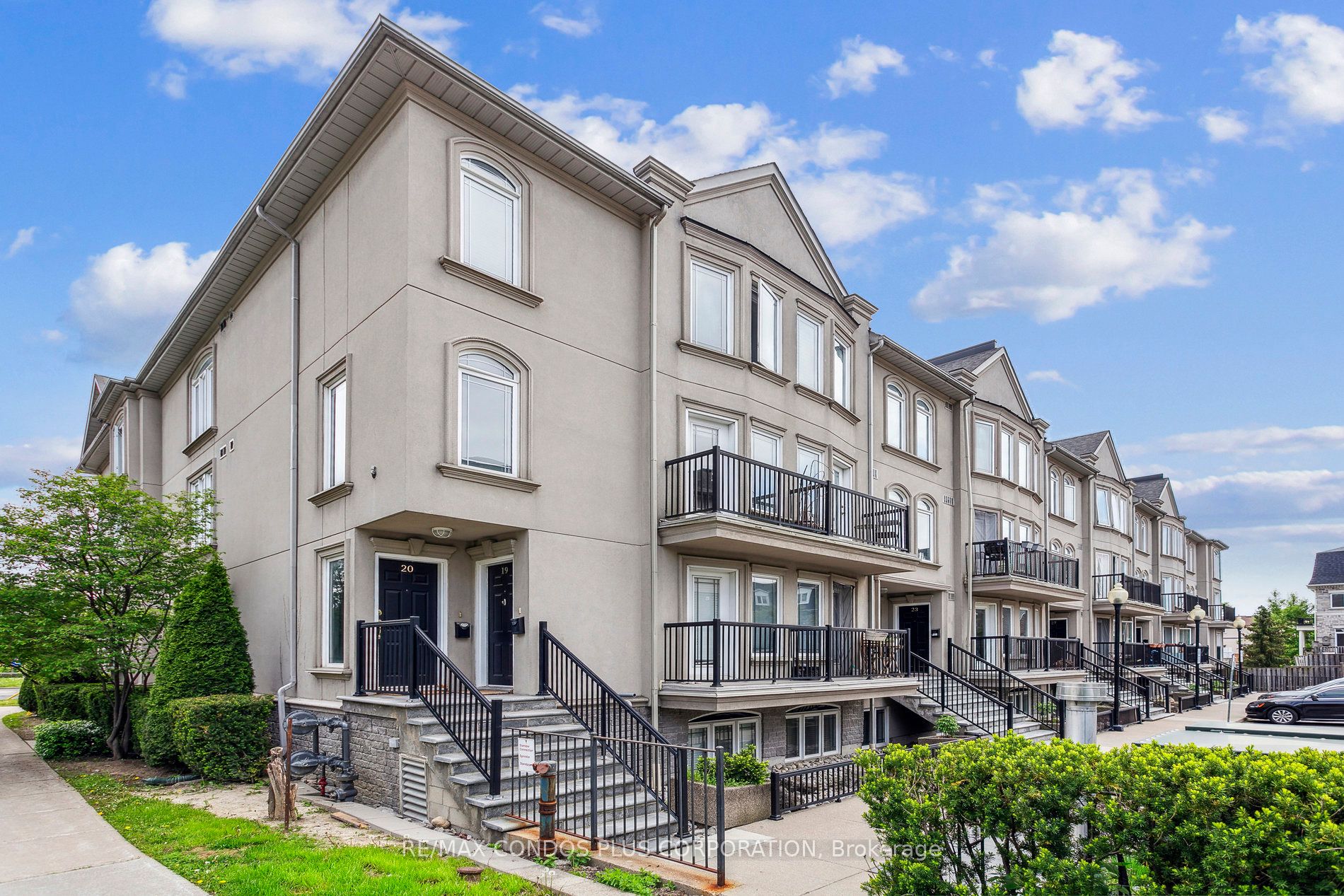 118 Finch Ave W, #20