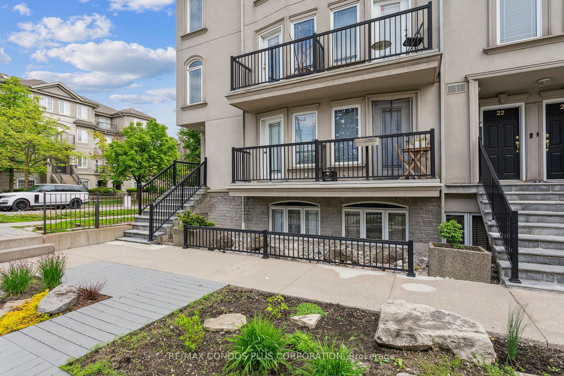 118 Finch Ave W, #20
