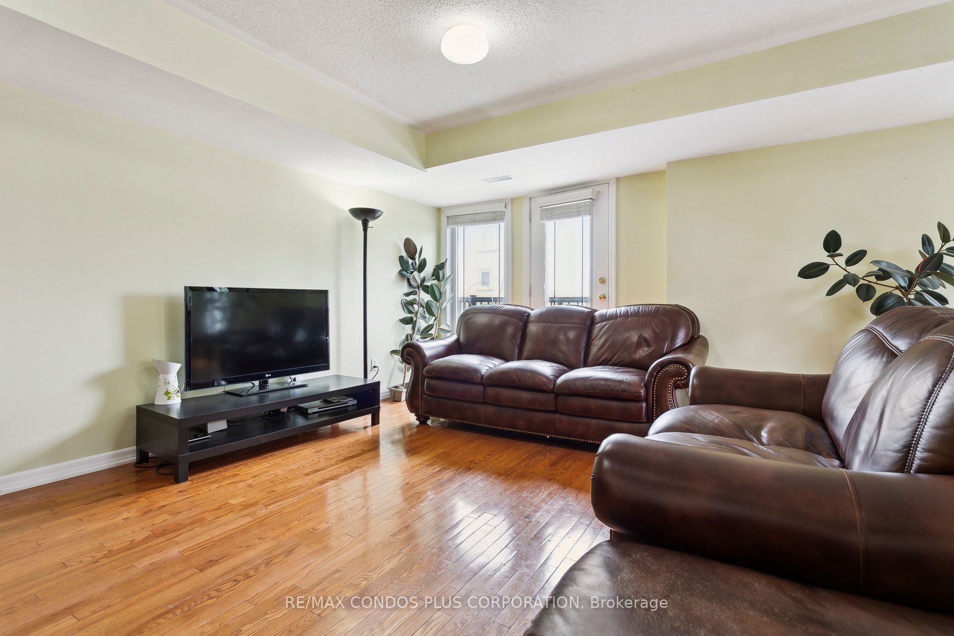 118 Finch Ave W, #20