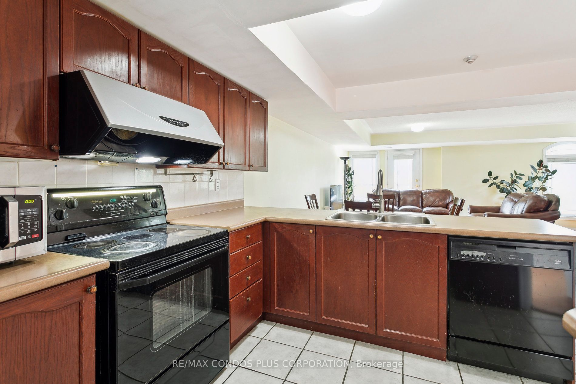118 Finch Ave W, #20