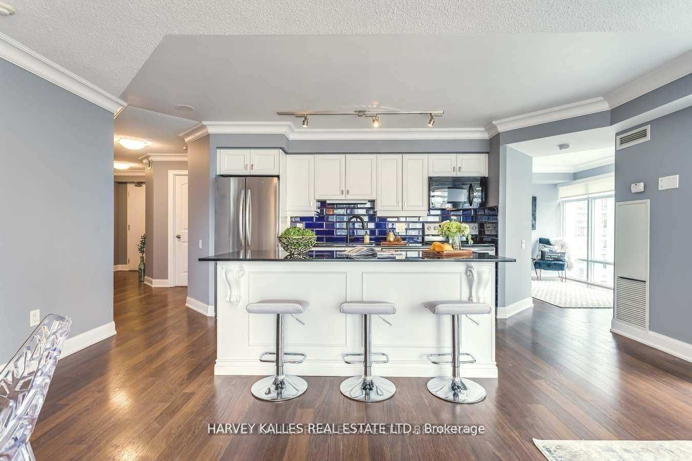 2191 Yonge St, #902