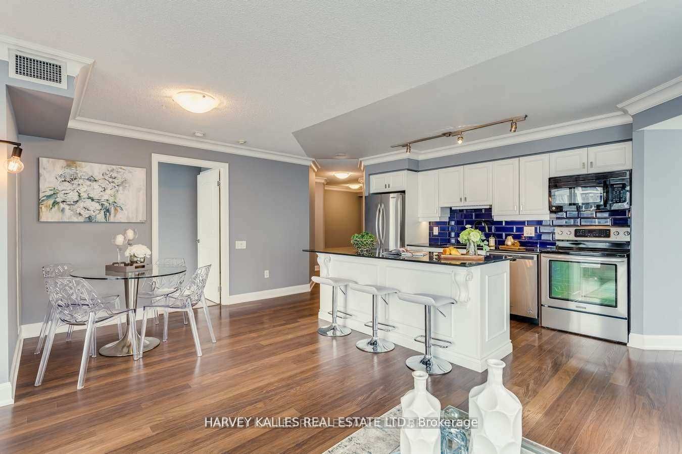 2191 Yonge St, #902
