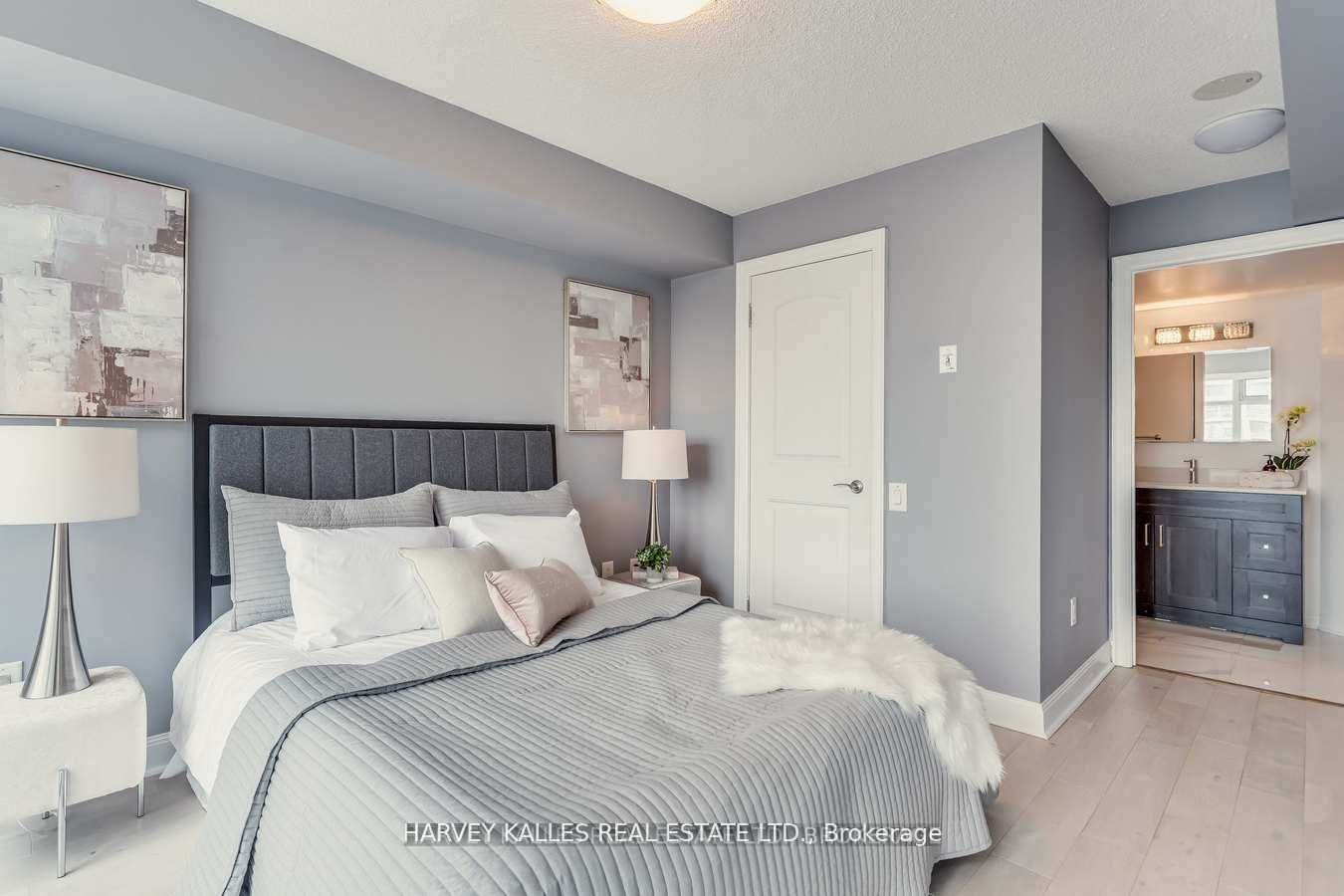 2191 Yonge St, #902