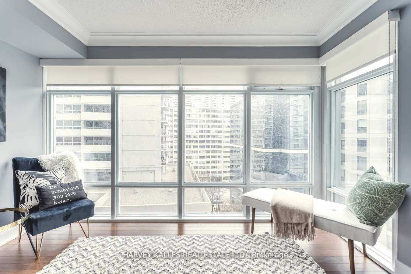 2191 Yonge St, #902