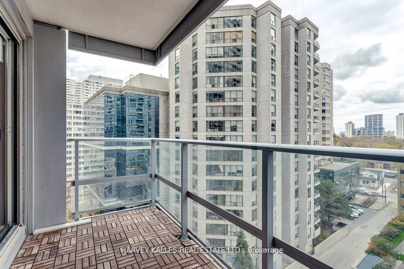 2191 Yonge St, #902