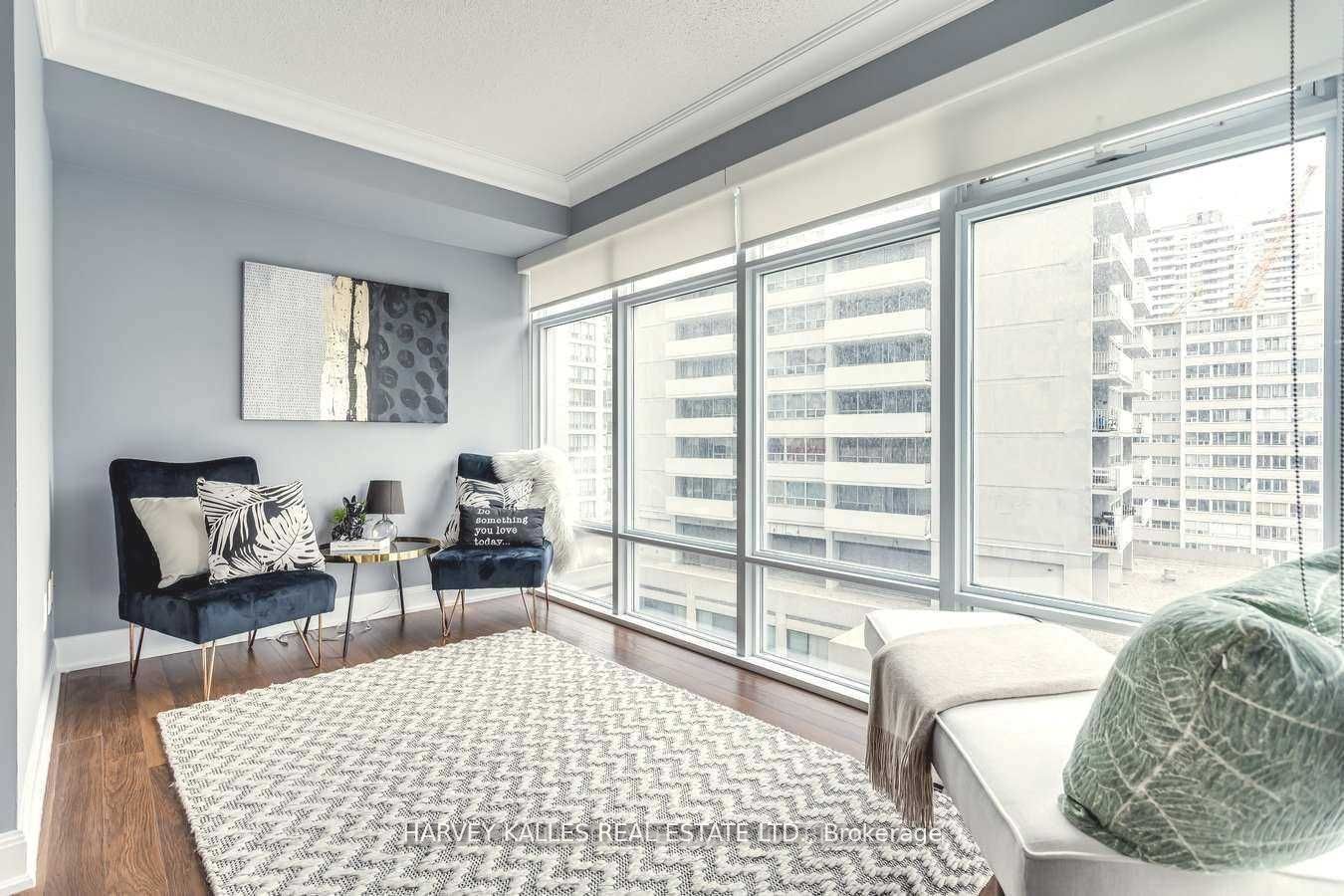 2191 Yonge St, #902