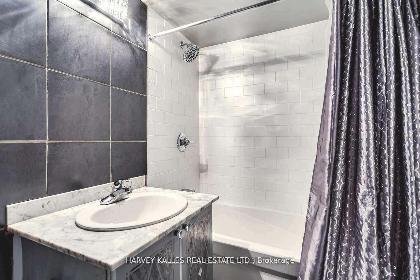 2191 Yonge St, #902