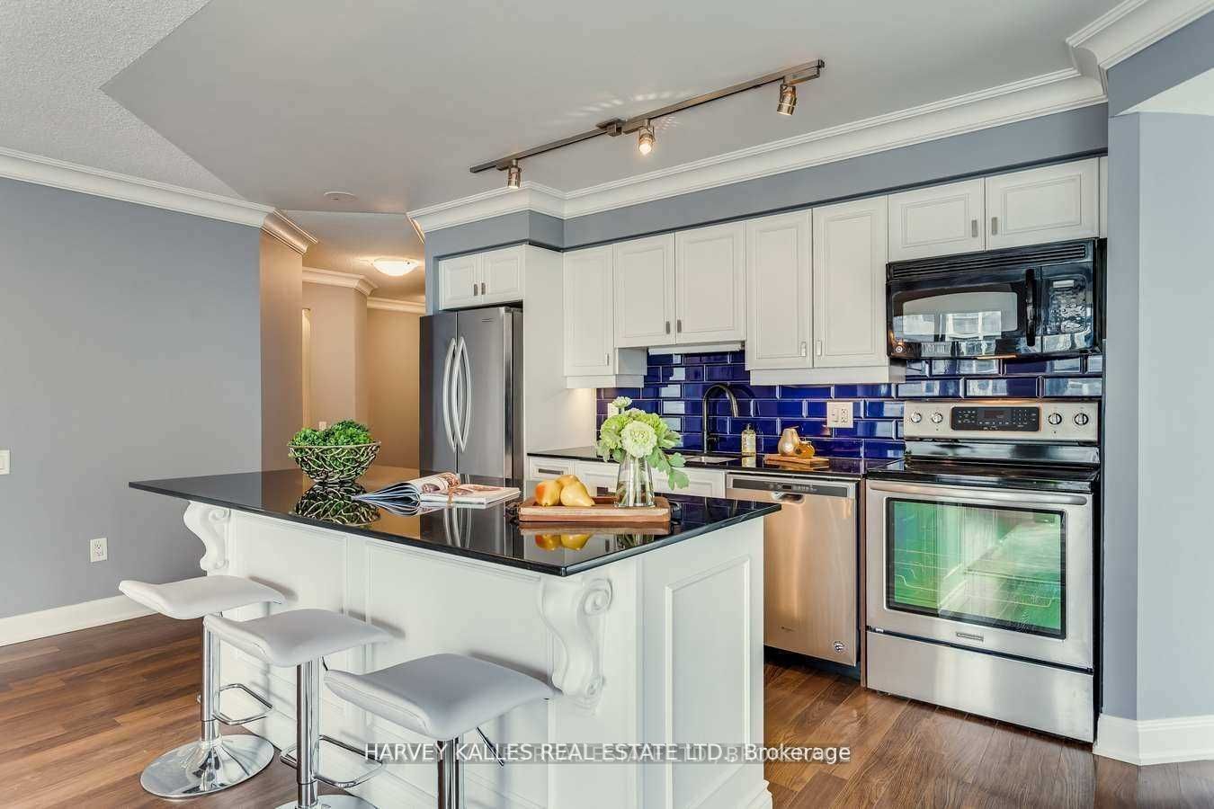 2191 Yonge St, #902