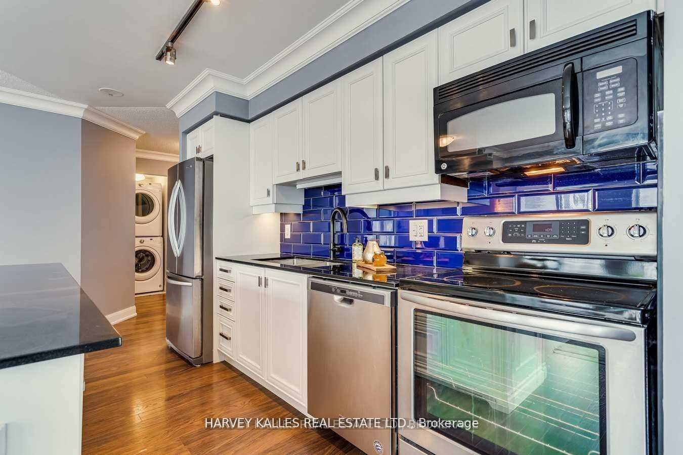 2191 Yonge St, #902