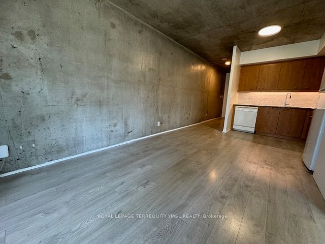 22 Wellesley St E, #804