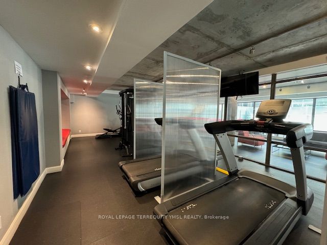 22 Wellesley St E, #804