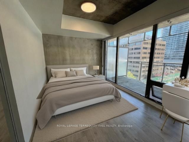 22 Wellesley St E, #804