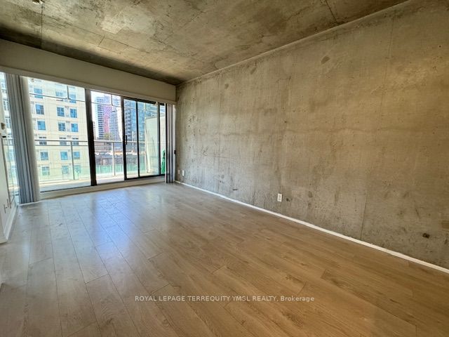 22 Wellesley St E, #804