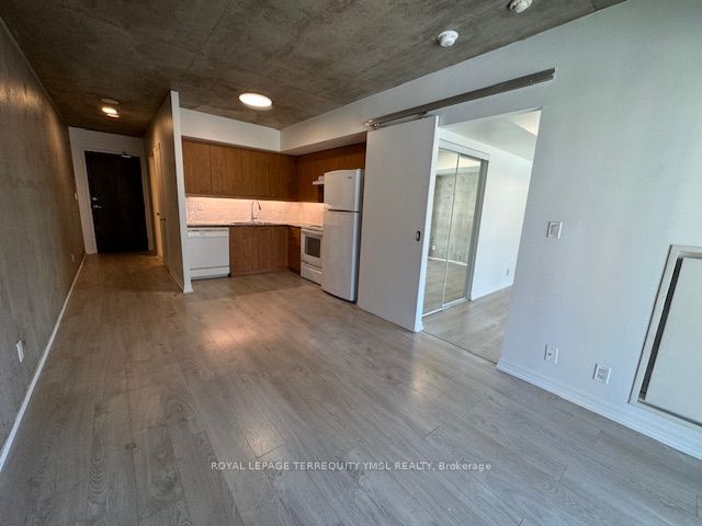 22 Wellesley St E, #804