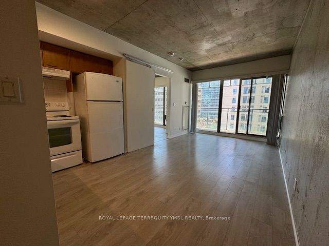 22 Wellesley St E, #804