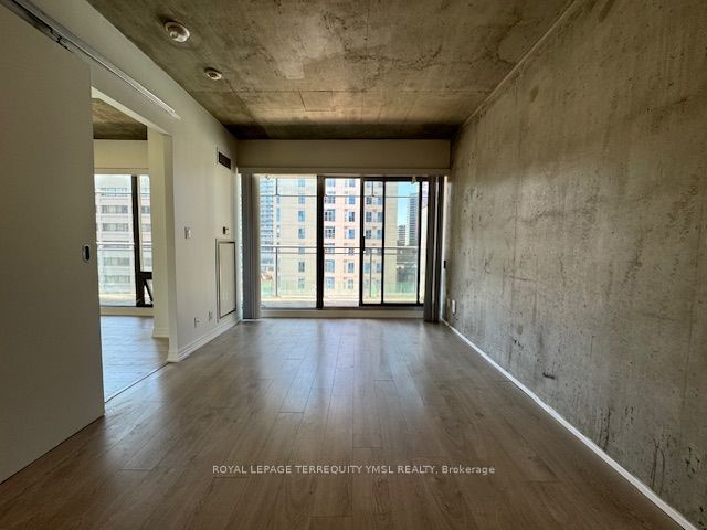 22 Wellesley St E, #804