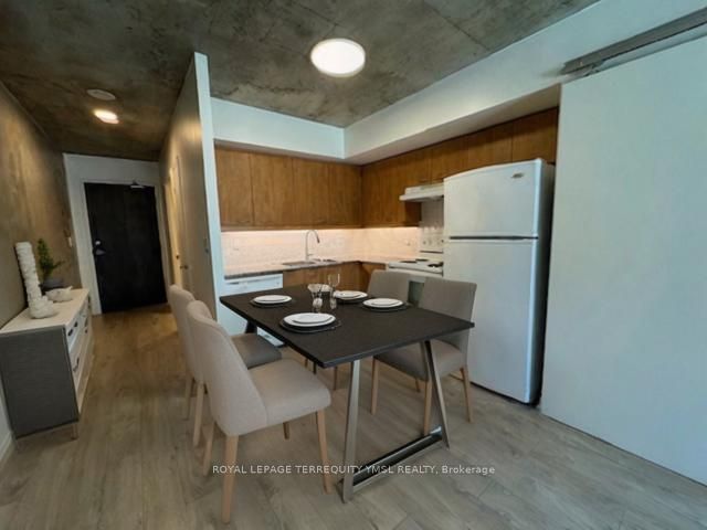 22 Wellesley St E, #804