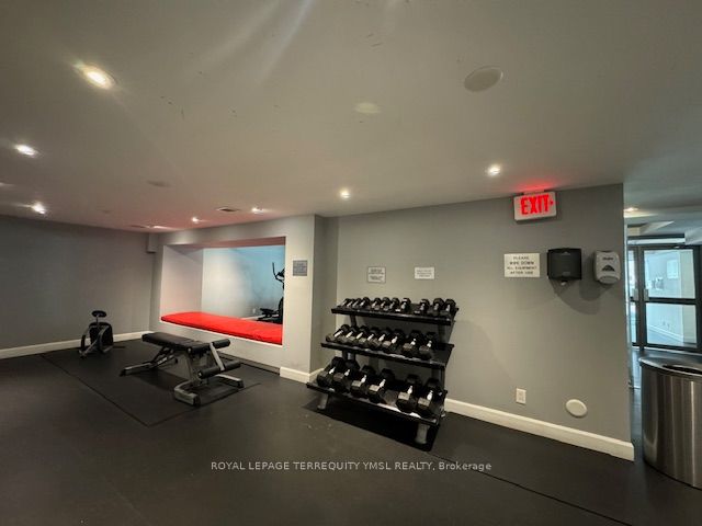22 Wellesley St E, #804