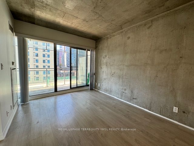 22 Wellesley St E, #804