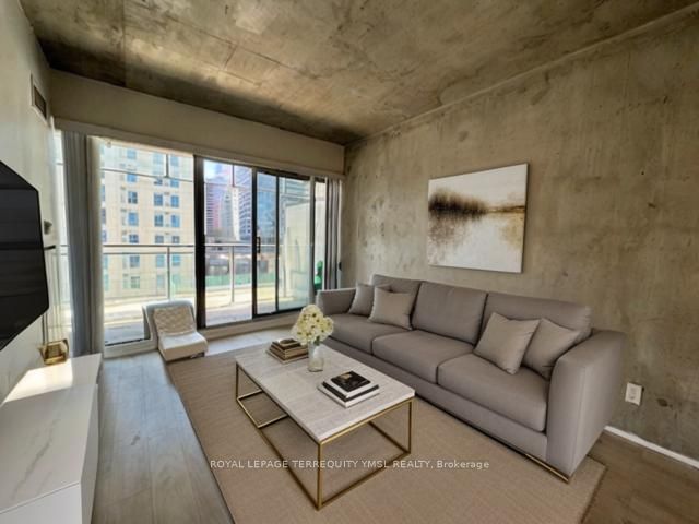22 Wellesley St E, #804