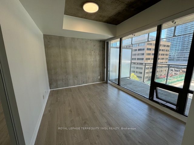 22 Wellesley St E, #804