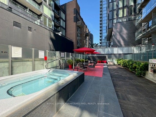 22 Wellesley St E, #804