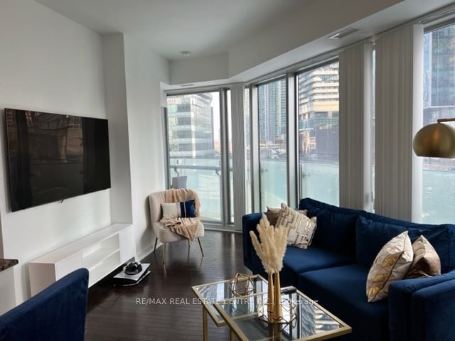 12 York St, #302