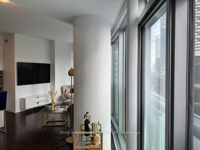 12 York St, #302
