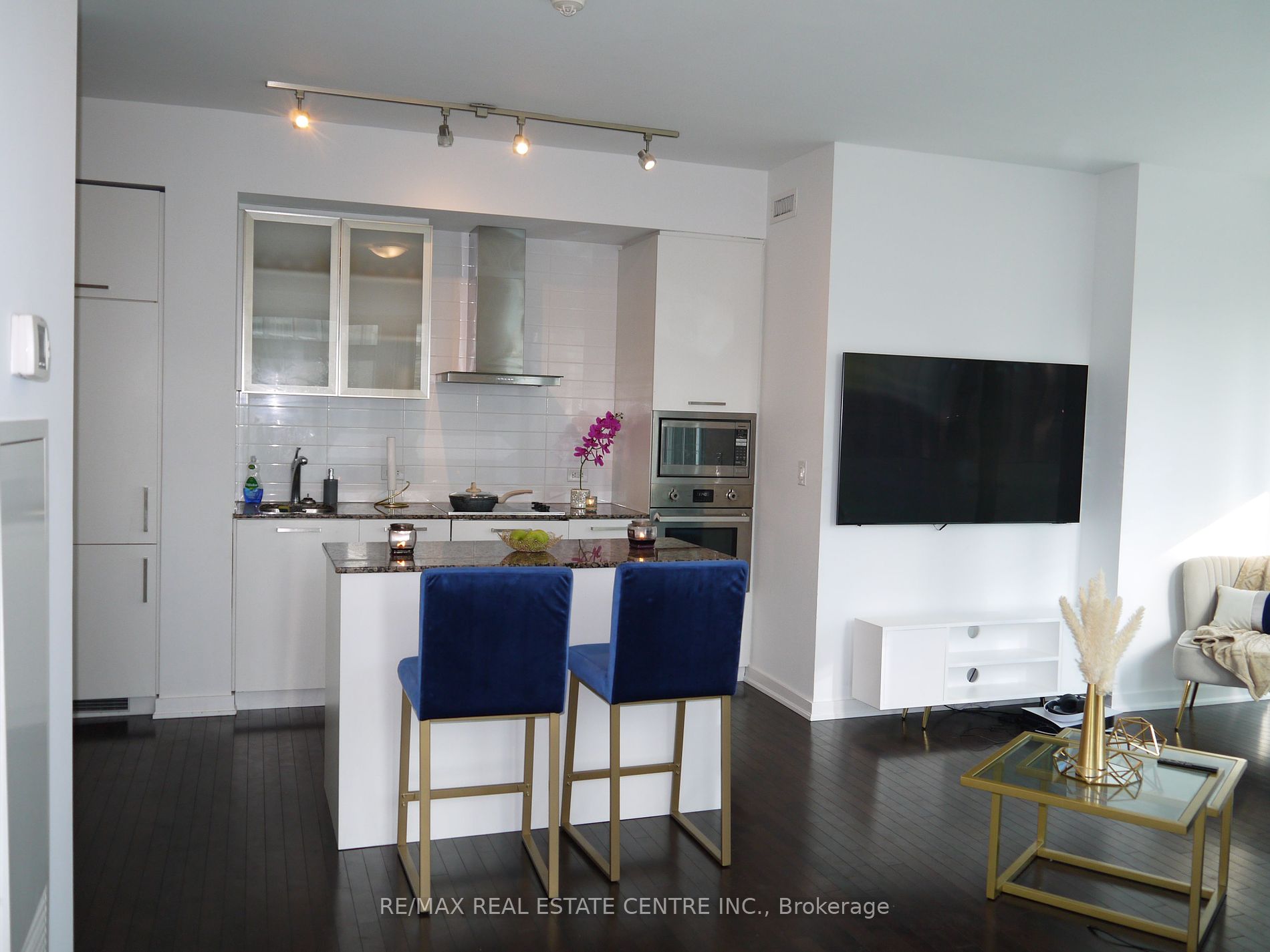 12 York St, #302