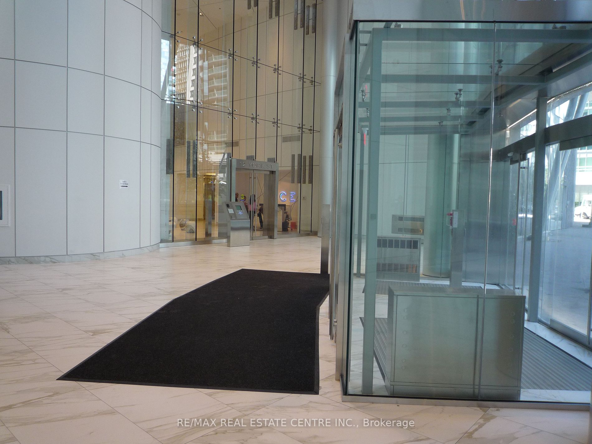 12 York St, #302