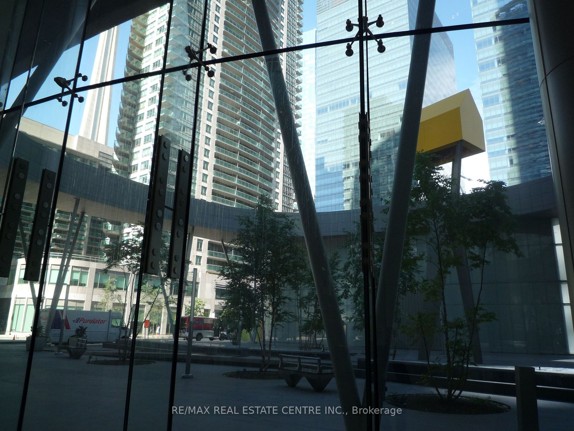 12 York St, #302