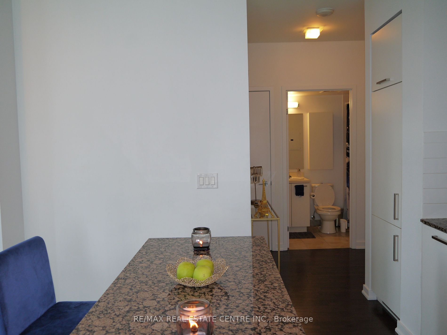 12 York St, #302